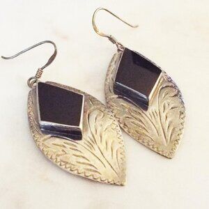 MEXICO "NF" 925 INCISED LEAF W/ OBSIDIAN DIAMOND SHAPE STONE PIERCED EARRINGS B